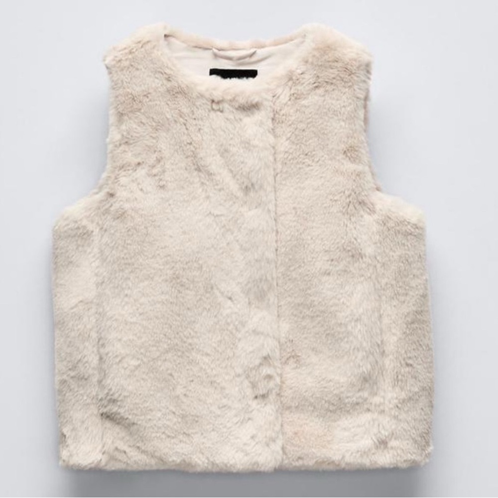 ZARA -NWT Girls Faux fur reversible quilted sleeveless crewneck vest cream 11-12